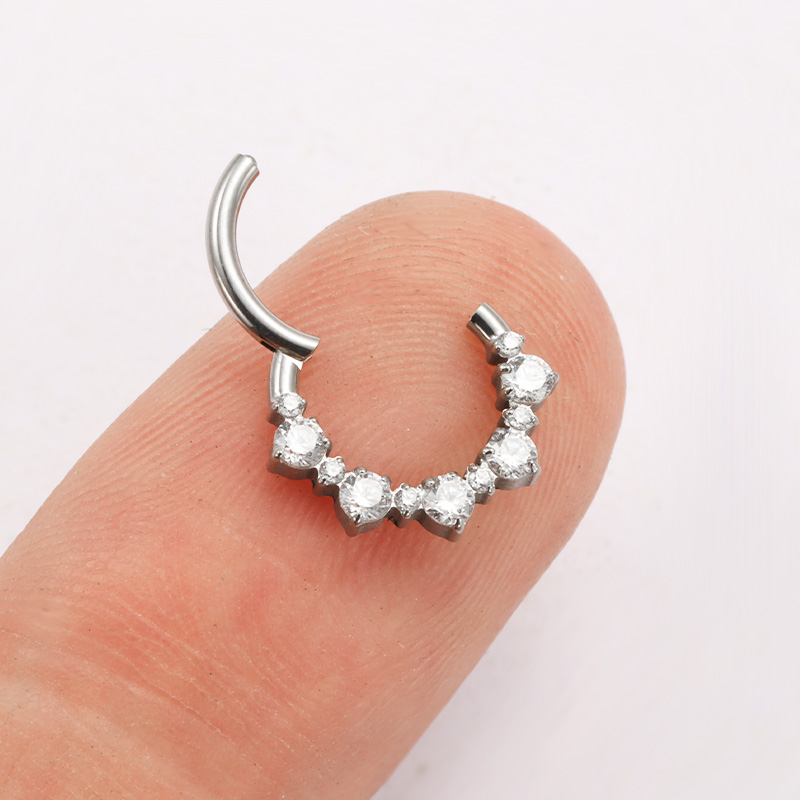 Klips do piercingu nosa Daith  – Zoor Body Jewelry recenzja i cena