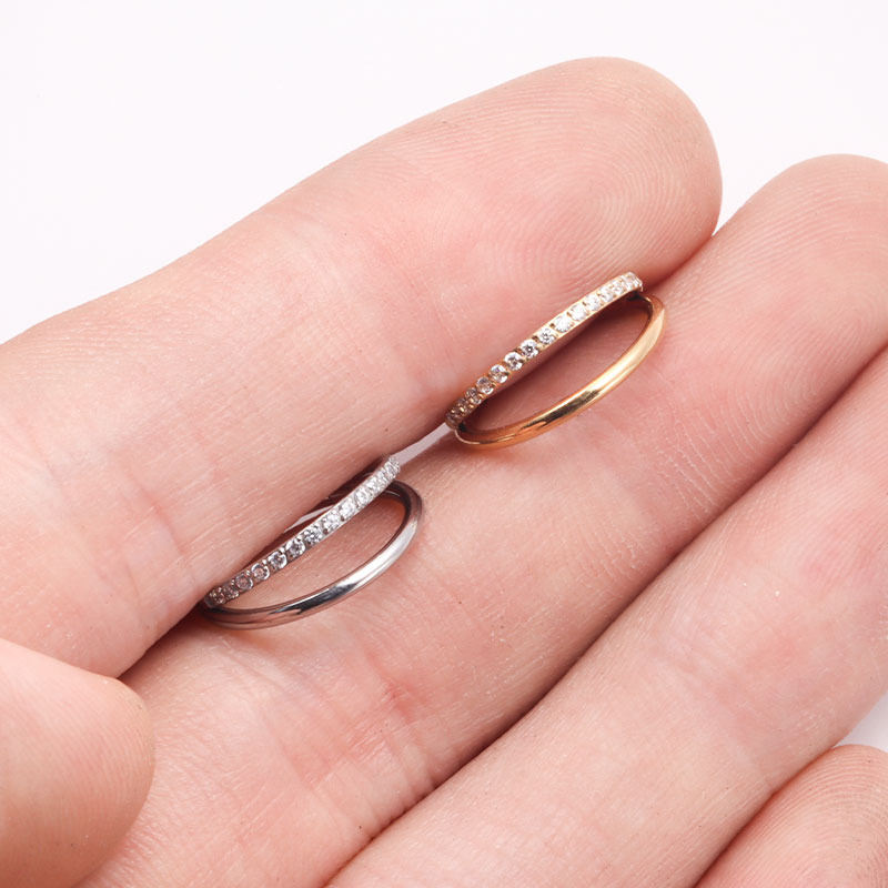 ASTM F136 Titanium 16G Moon No – Zoor Body Jewelry recenzja i cena